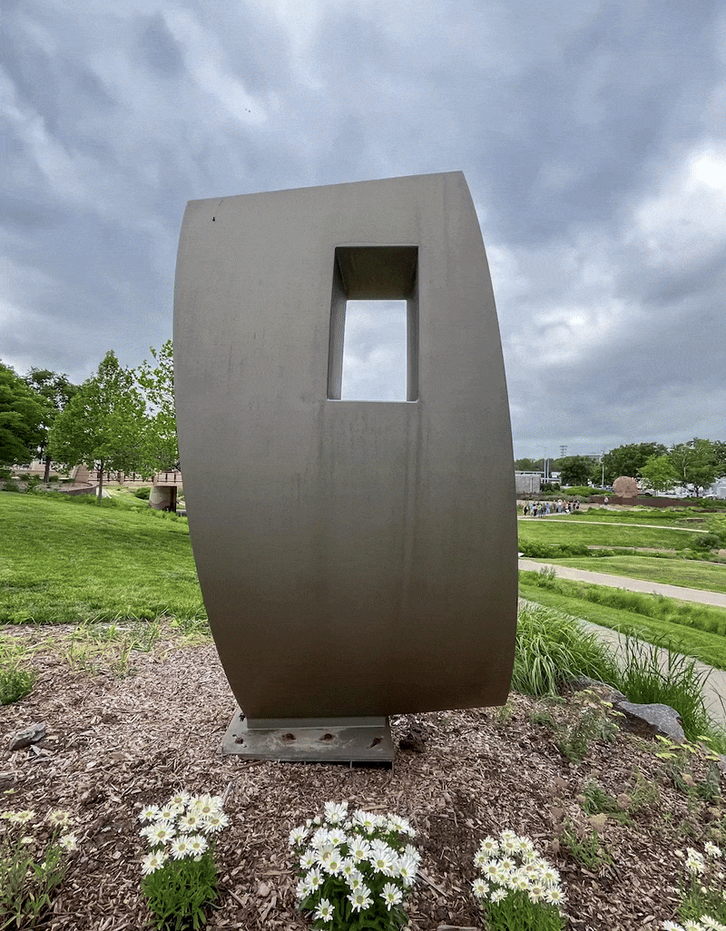 Rotating around the steel sculpture, Discover.